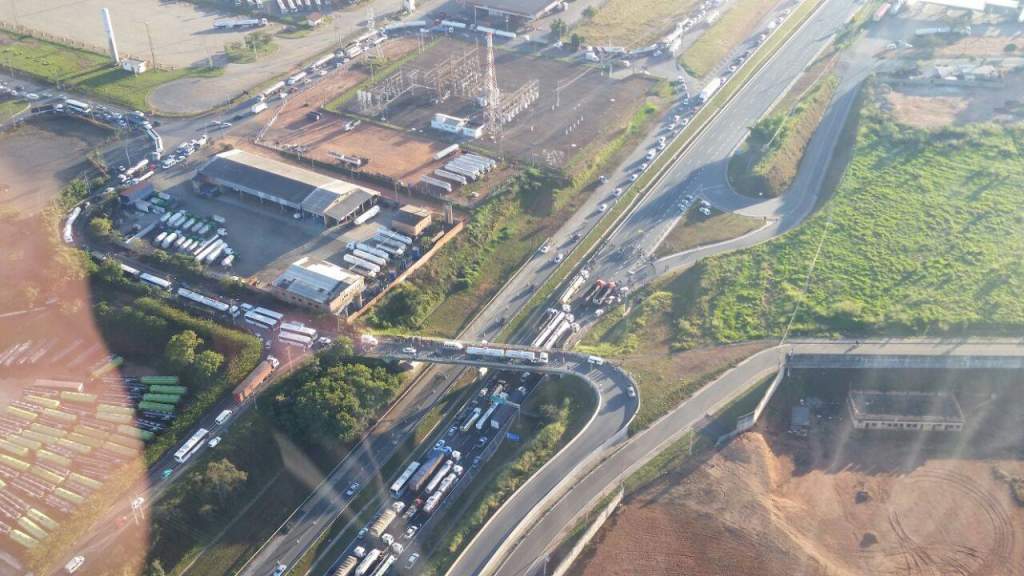 Manifestantes pararam por  duas horas trecho da Rodovia Campinas/Paulínia nesta segunda-feira