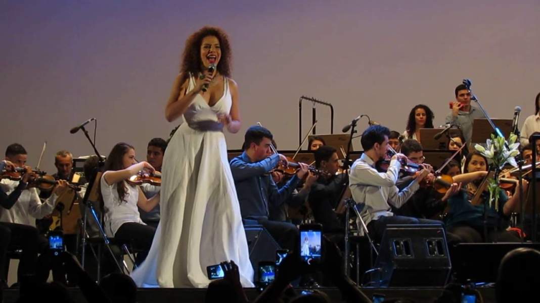 Vanessa da Mata faz  show  de  graça neste  sábado,  em Campinas