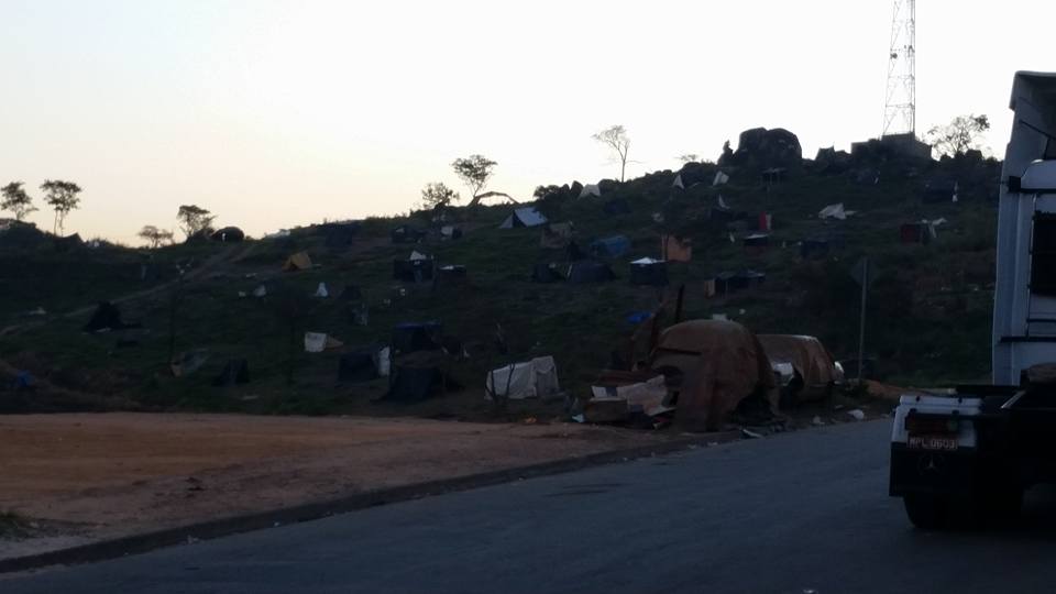 Famílias desocupam área antes de reintegração em Santo Antônio de Posse