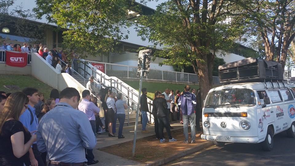 Funcionários da CPFL fazem paralisação parcial