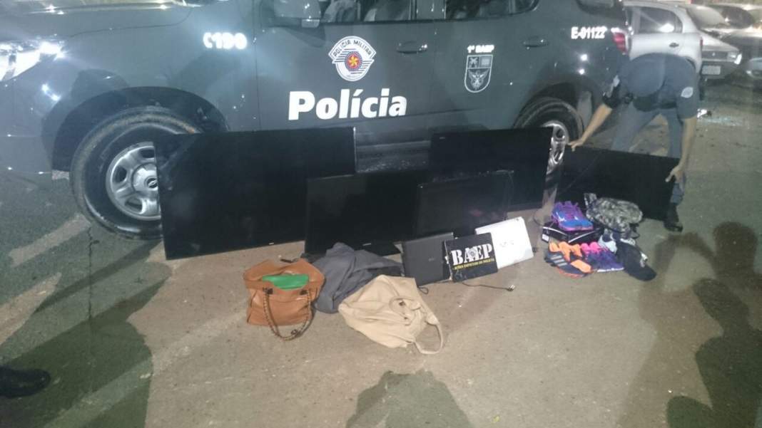 Vítima monitora trio após roubo e avisa PM por Whatsapp