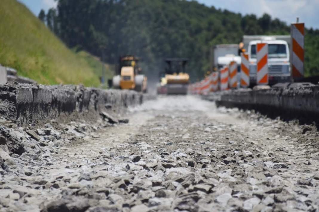Concessionária inicia nova etapa de recuperação de pavimento na Rodovia Professor Zeferino Vaz