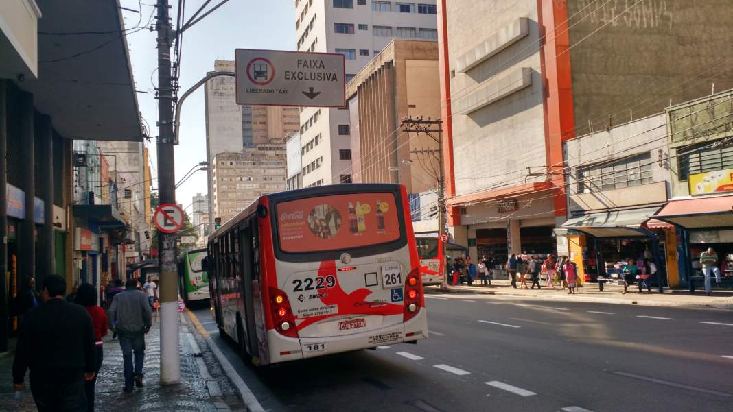 Segunda faixa exclusiva de ônibus na avenida Campos Sales entra em operação e divide opiniões