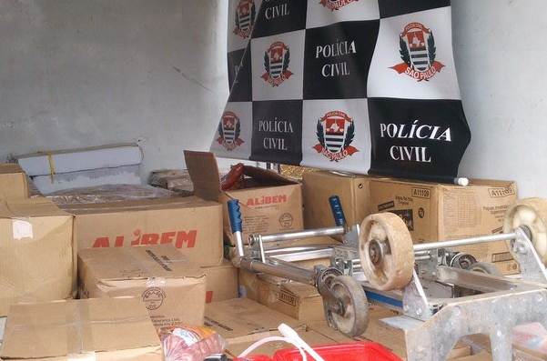 DIG apreende CDs e cigarros do Paraguai em Piracicaba