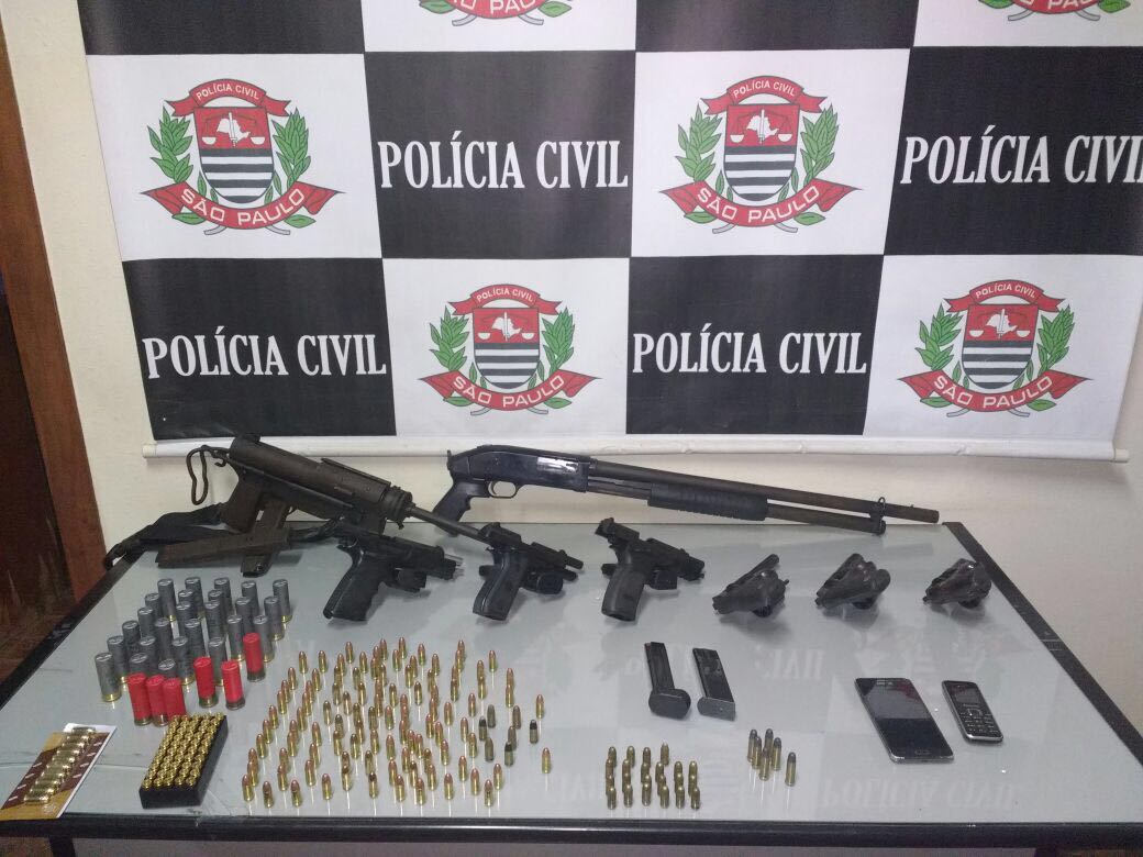 Polícia prende três e apreende várias armas após investigação sobre roubos de carga