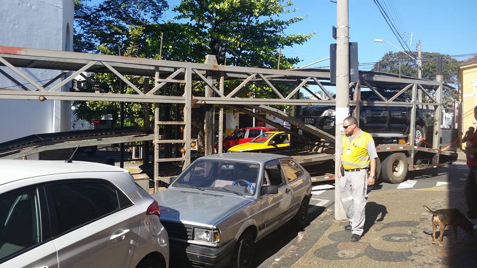Polícia Civil inicia remoção de carros apreendidos de ruas e delegacias