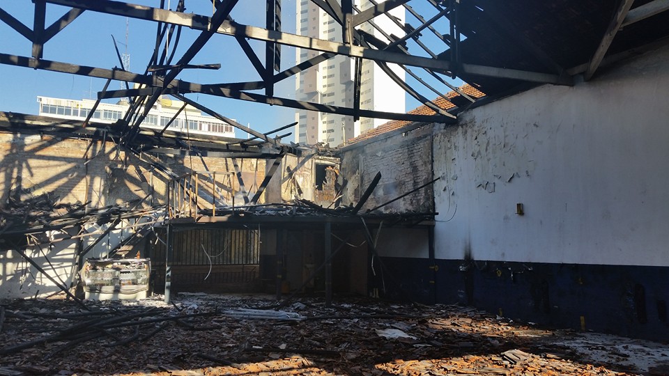 Homem morre em incêndio de grandes proporções no centro de Campinas