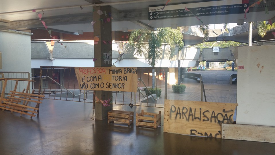 Apesar da decisão pelo fim da greve na Unicamp, parte dos alunos mantém protesto