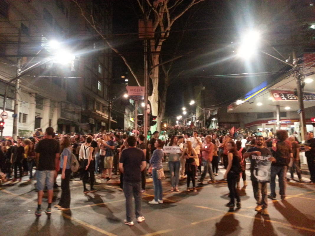 Manifestantes fazem protesto contra presidente Michel Temer em Campinas