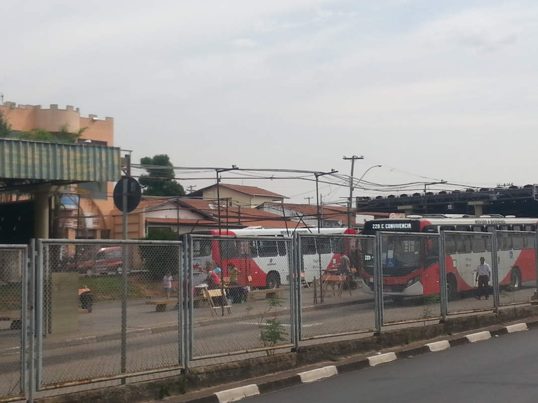 Após um mês, reparos não foram feitos no Terminal Campo Grande