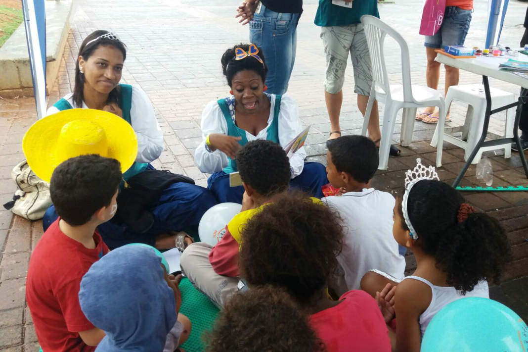 Projeto promove leitura e distribuição de livros em praças de Campinas