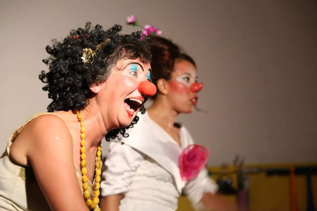 Espetáculo infantil apresenta a visão de três palhaças sobre “Cinderela”