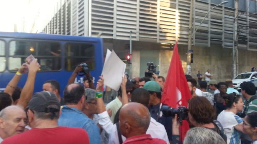 Confusão no centro de Campinas na espera do ex-presidente Lula