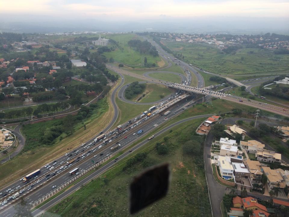 Congestionamento afeta motoristas que deixam Anel Viário e desejam acessar Rod. Dom Pedro