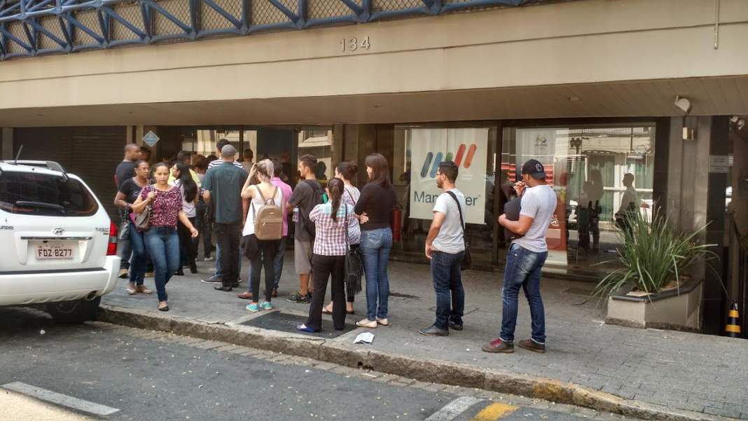 Mulheres ocupam 64% das novas vagas de trabalho na RMC, mas salários são 20% menor do que dos homens