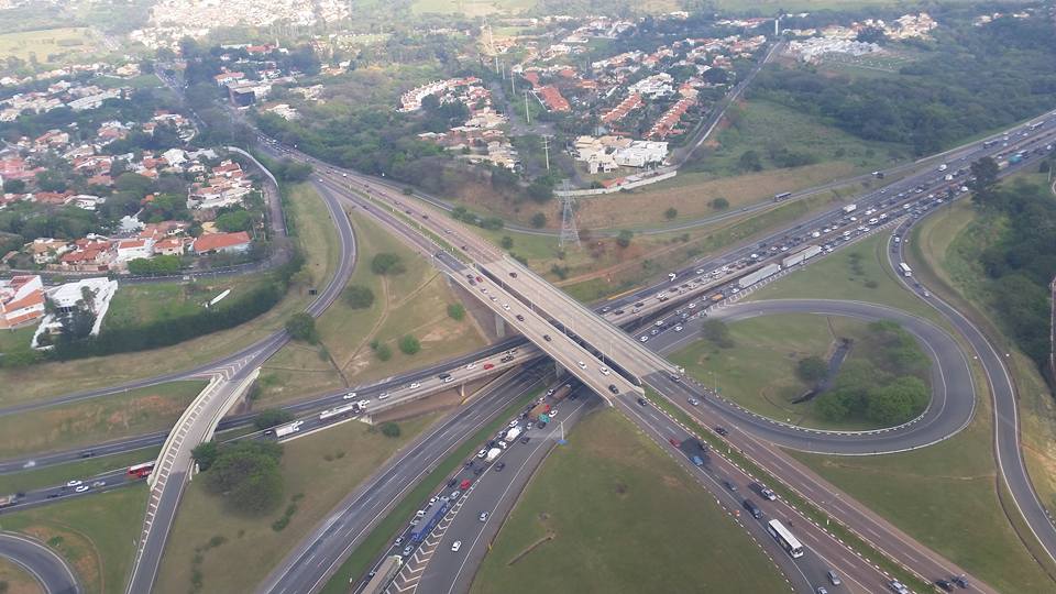 Acidente trava a Dom Pedro e causa 7 km de lentidão no Anel Viário