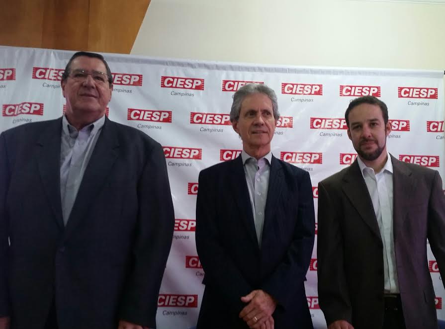 Agosto tem 150 demissões e indústria regional prevê estabilidade