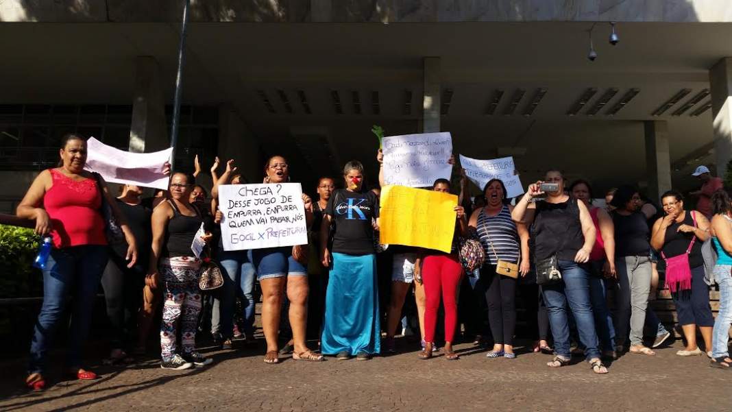 Ex-funcionárias da Gocil reivindicam pagamento dos direitos trabalhistas