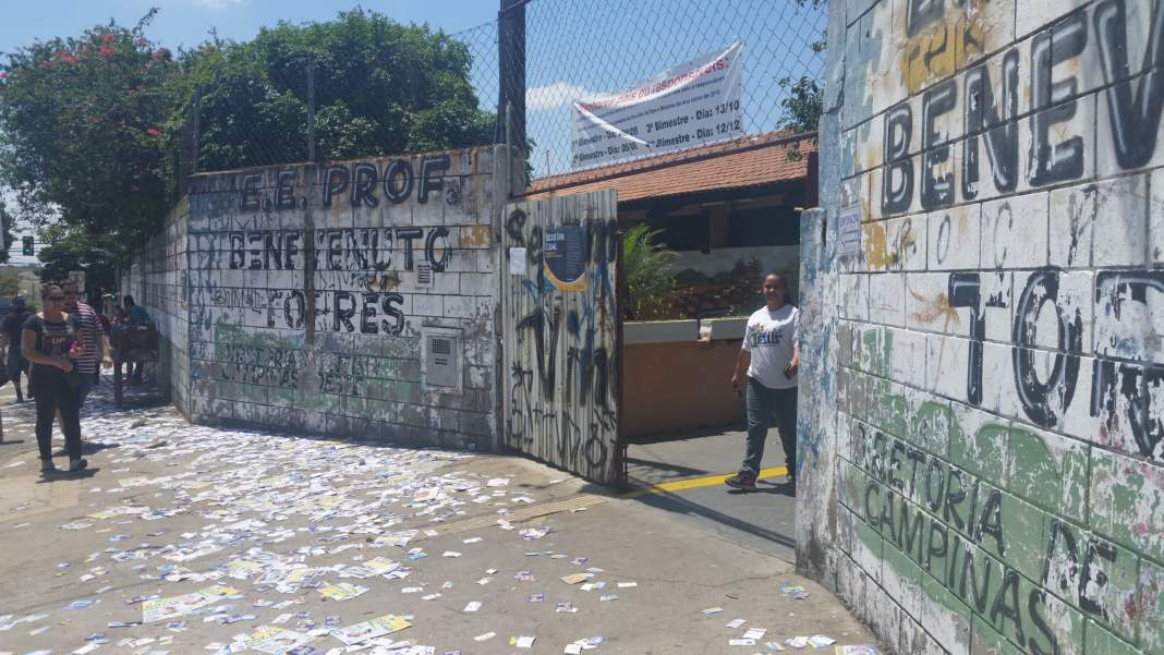 Candidatos mantêm ruas limpas no centro de Campinas; escolas da periferia têm sujeira
