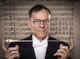 Sinfônica apresenta valsas vienenses sob a batuta de Martin Tuksa