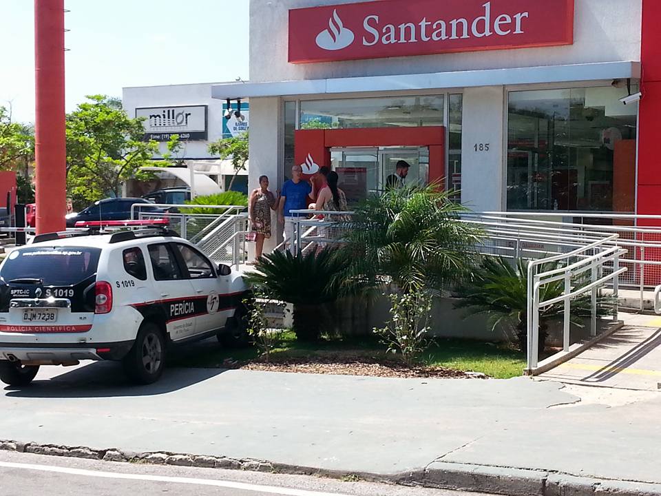 Agência bancária é alvo de bandidos, na Av. John Boyd Dunlop