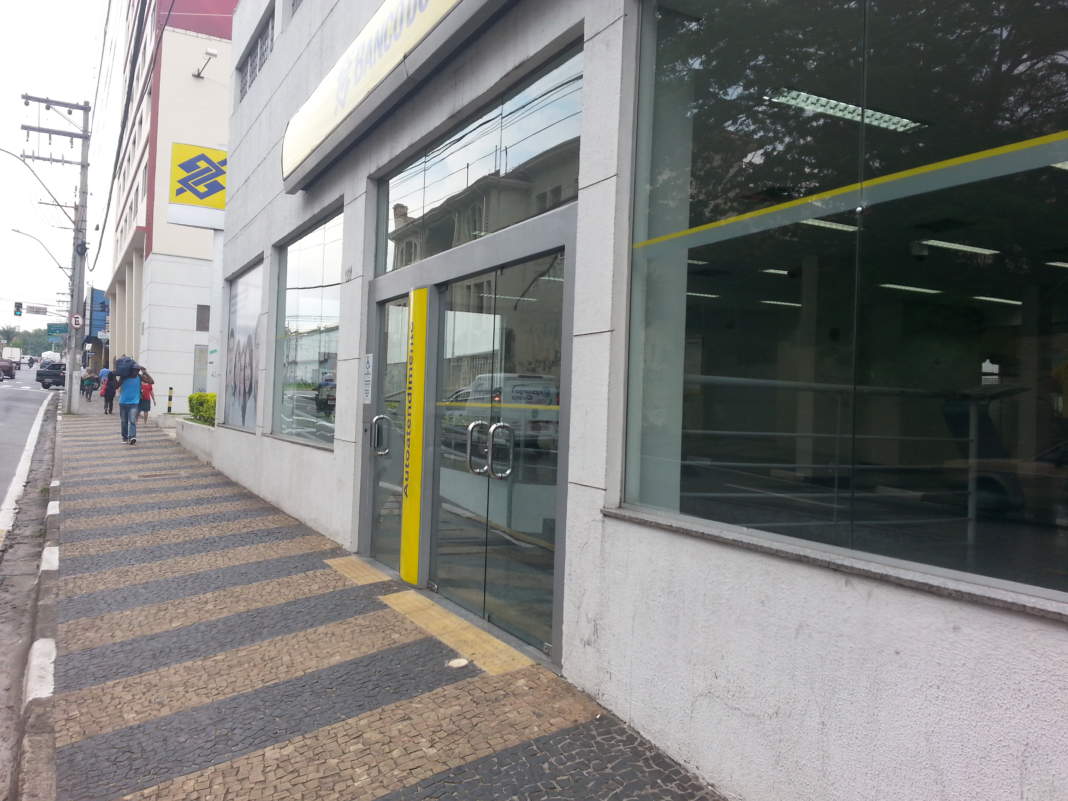 Clientes do Banco do Brasil reclamam do fechamento de agências em Campinas