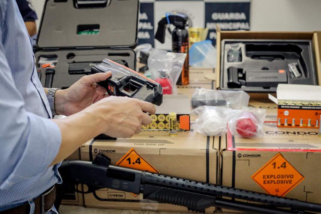 Homem é preso em Artur Nogueira após denúncia de venda de armas