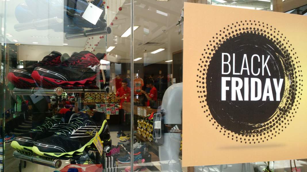 Consumidores aproveitam Black Friday para antecipar compras de Natal