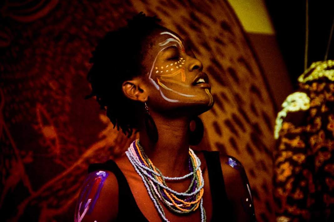 Cantora moçambicana ministra vivência no Sesc Piracicaba neste domingo