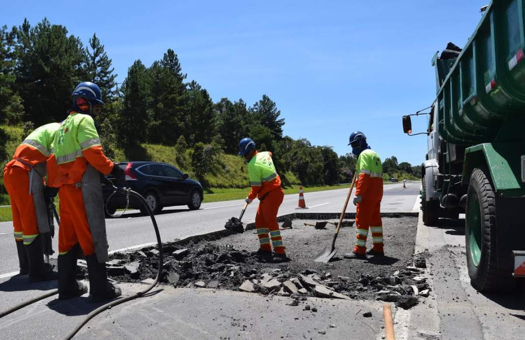 Obras complicam o trânsito na Rodovia Prof. Zeferino Vaz