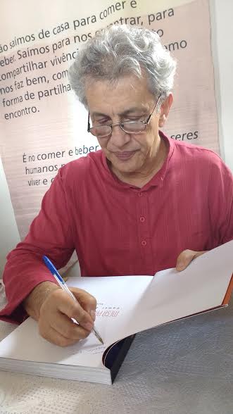 Pesquisador Toninho Macedo lança livro sobre a culinária típica do interior