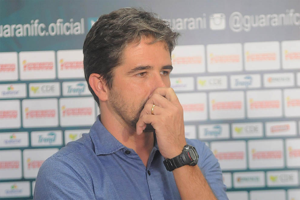 Rodrigo Pastana  deixa o Guarani