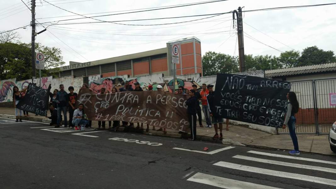 Estudantes do Campo Grande realizam ato na Av. John Boyd Dunlop