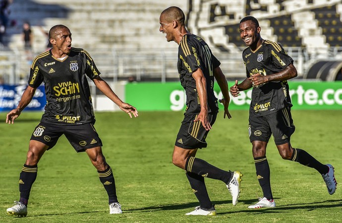 Ponte derrota o Fluminense e sobe para o 10º lugar