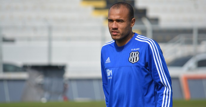 Ponte Preta rescinde contrato do atacante Roger