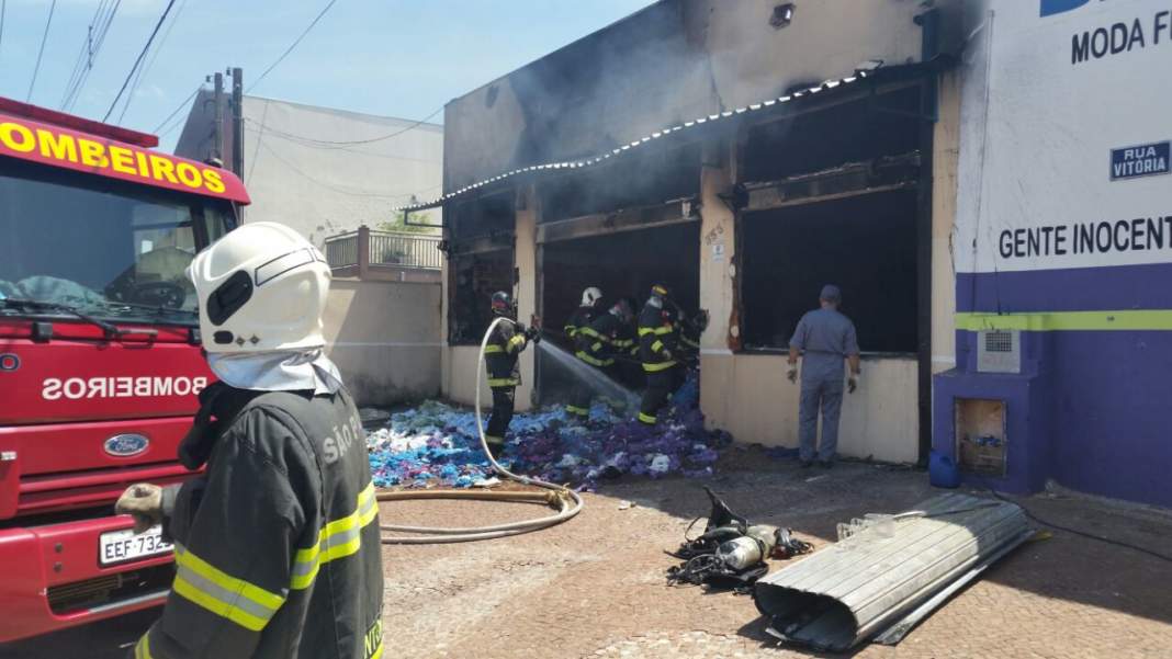 Incêndio destrói fábrica de travesseiros em Nova Odessa