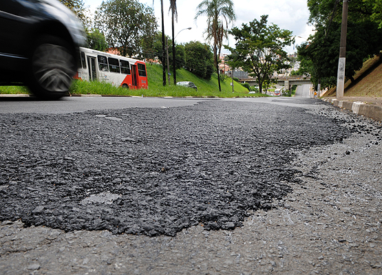 Suspensão do serviço de tapa-buracos afeta John Boyd Dunlop