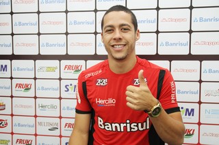 Ponte contrata o atacante Ramon  que estava no Brasil-RS