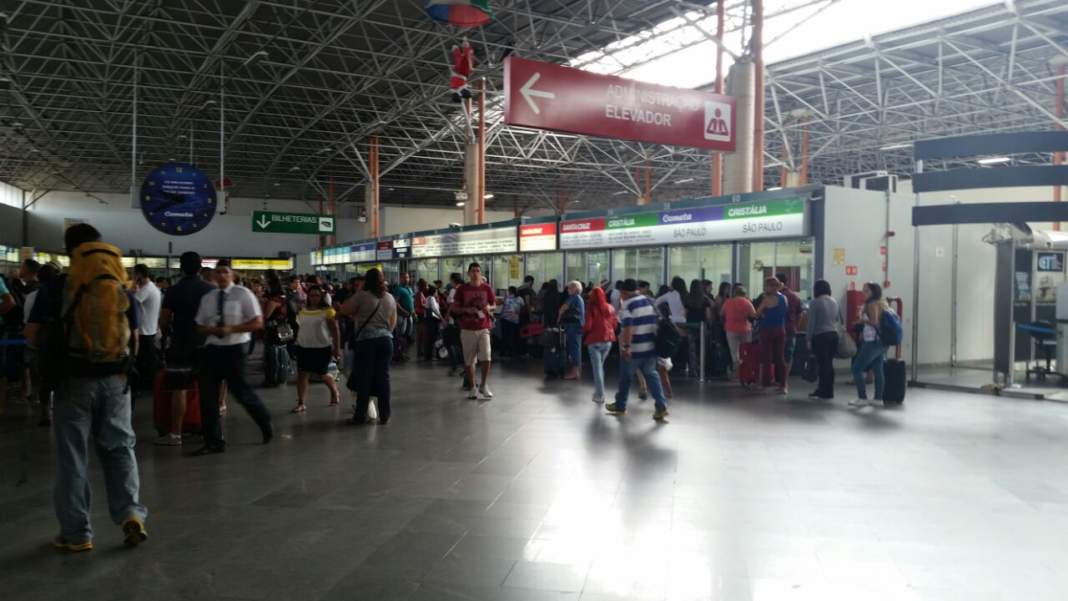 Rodoviária de Campinas fica lotada na antevéspera do Natal