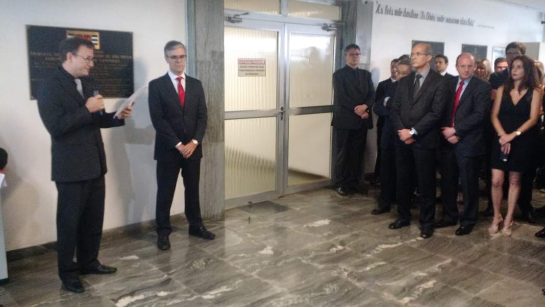 Magistrados fazem ato contra emenda que altera proposta de medidas para combate a corrupção