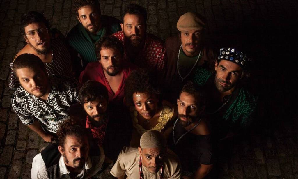 Abayomy apresenta  o show “Afrobeat, Afrontas e Lacrações”, no Sesc Campinas