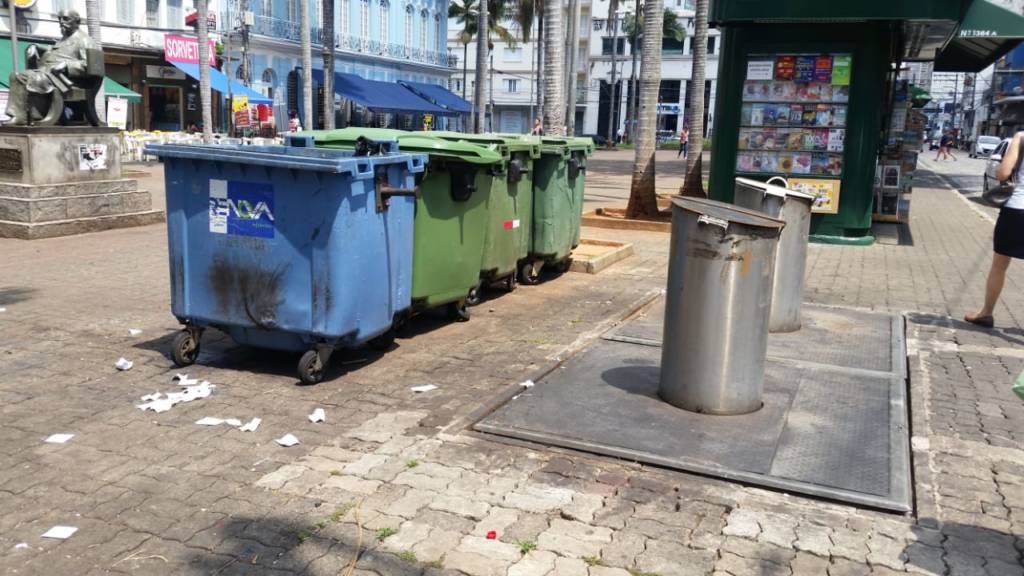 Mau cheiro do lixo volta a incomodar no centro de Campinas