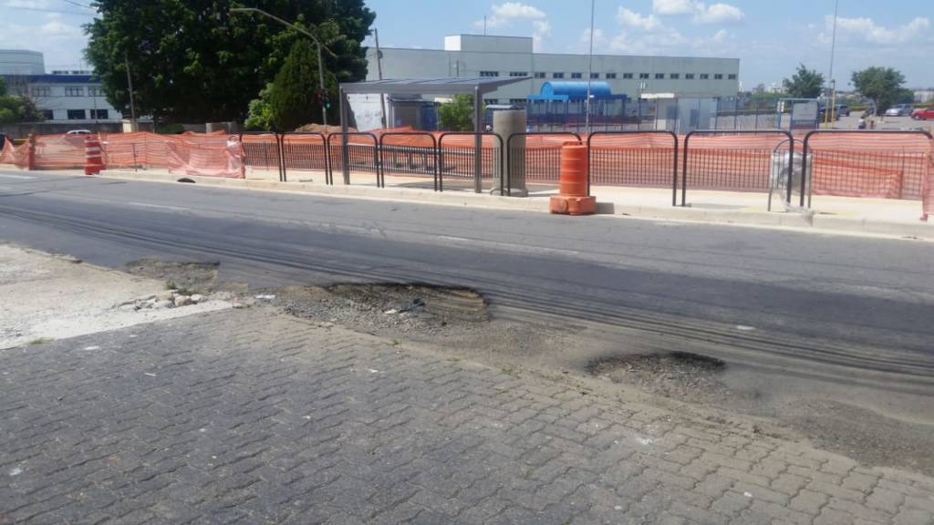 Buracos irritam usuários e danificam ônibus em Campinas