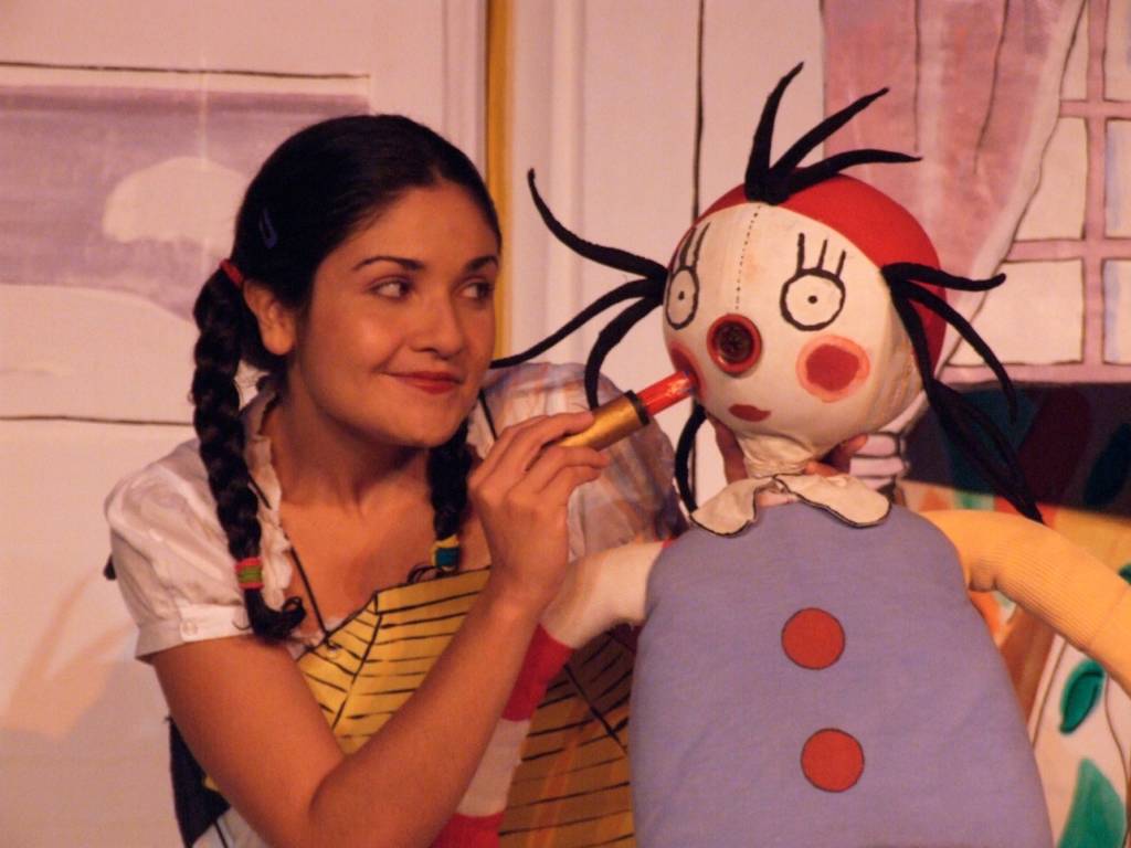 Projeto Pequeno Espectador  recebe  o espetáculo “Bambolina”, neste  domingo