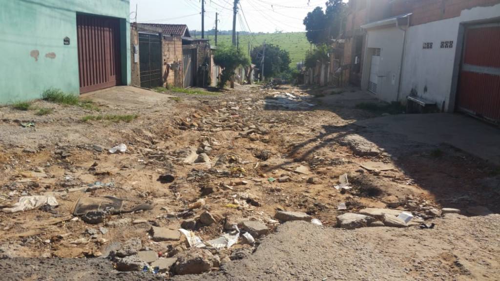 Falta de asfalto transforma em pesadelo a vida dos moradores do Vila Vitória