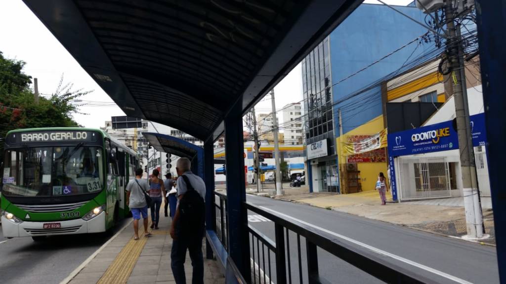 Máscara passa a ser obrigatória nos ônibus