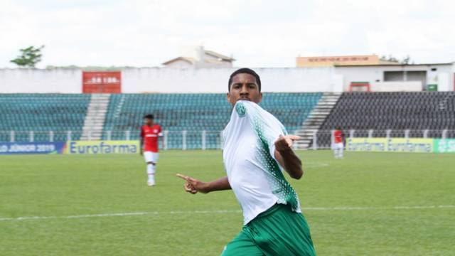 Com show de Davó, Guarani goleia o Inter e avança na Copinha