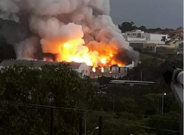 Incêndio atinge fábrica de produtos químicos em Valinhos