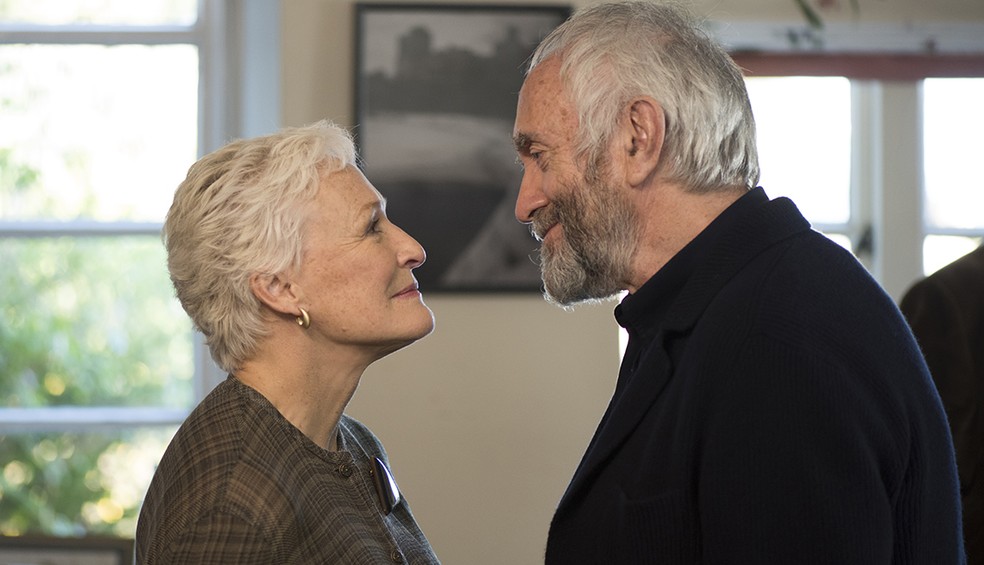 “A Esposa” estreia nos cinemas; Longa rendeu Globo de Ouro à Glenn Close