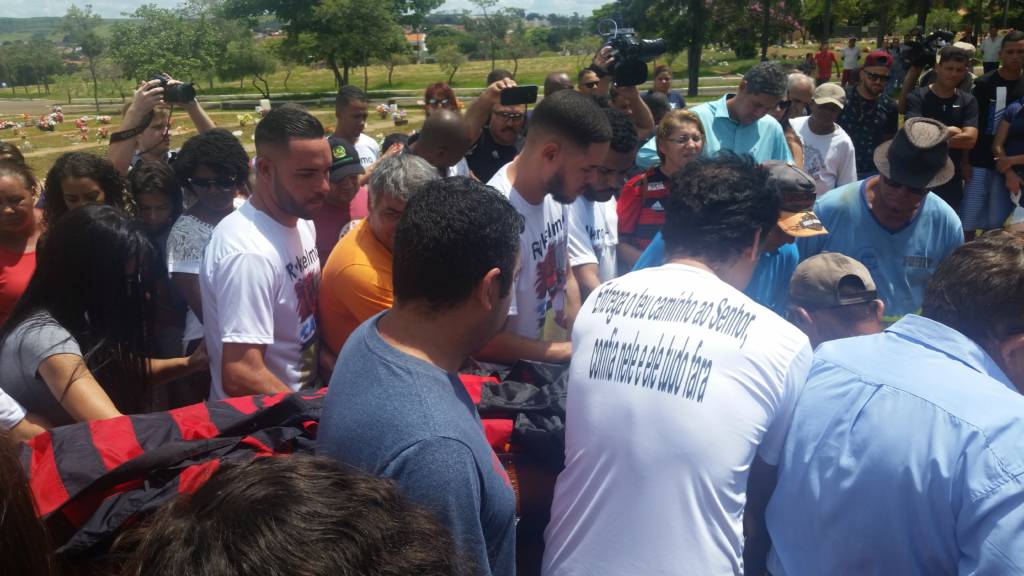 Rykelmo, vítima do incêndio do CT do Flamengo, é sepultado em Limeira